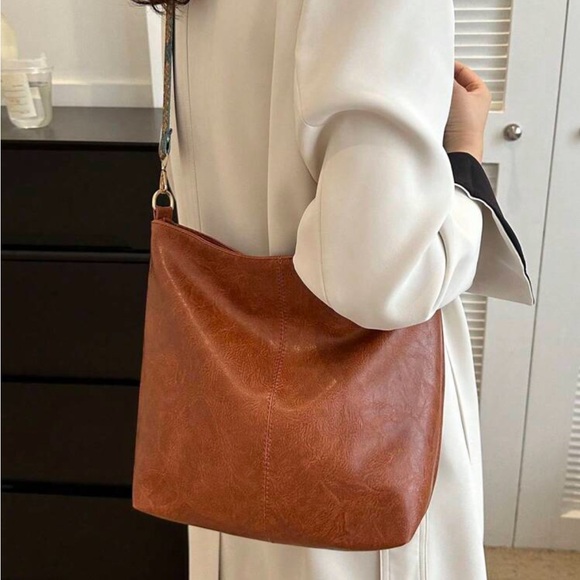 ⚠️Clearance Brown Leather Tote Bag with Patterned Blue Strap - Picture 7 of 7